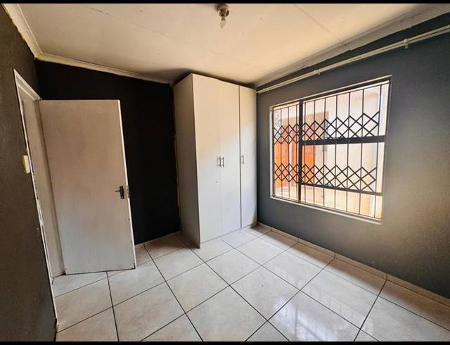 5 BEDROOM HOUSE FOR SALE IN RIVERLEA